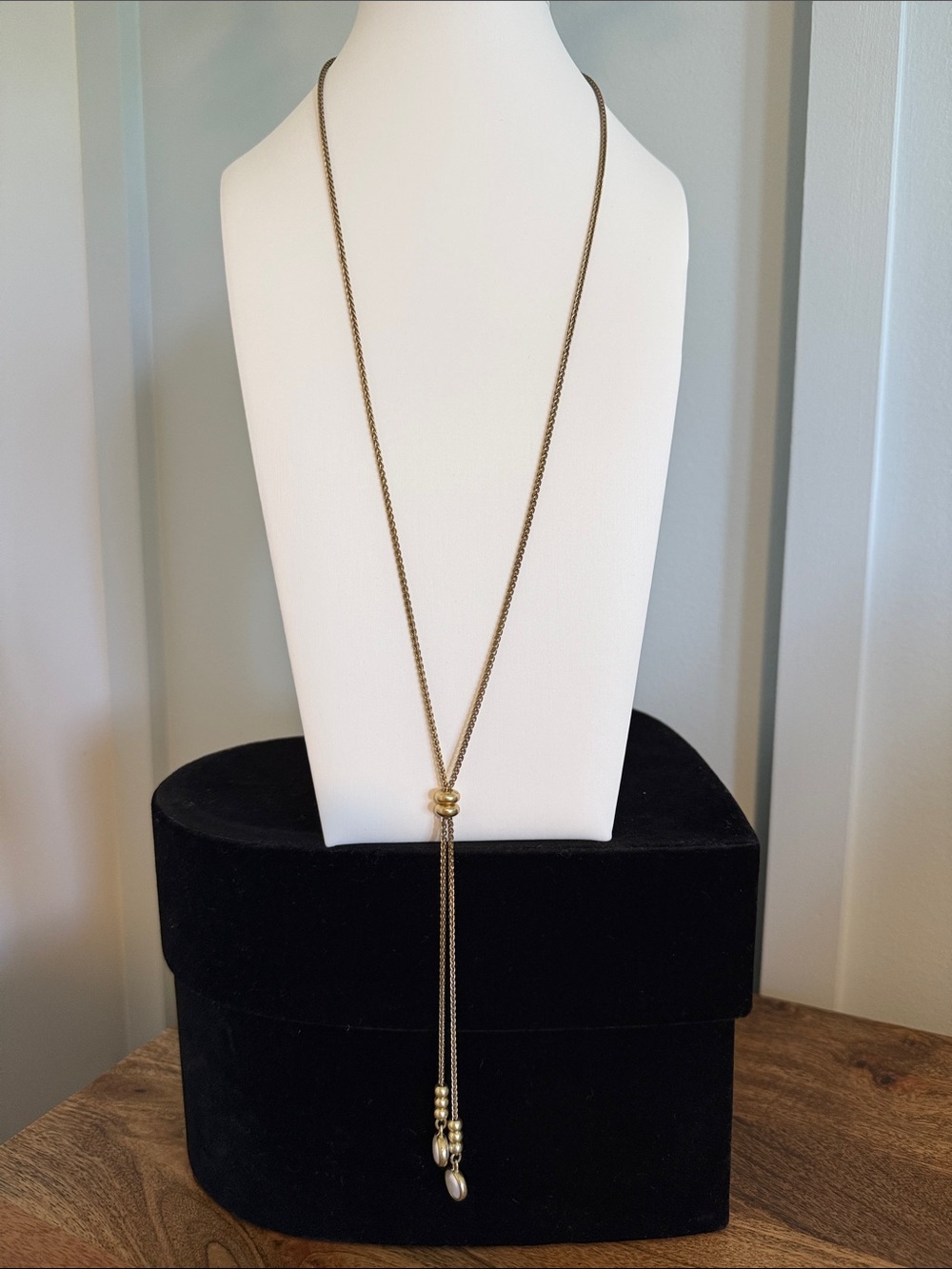 Adjustable Gold-Tone Lariat Necklace with Pearl Pendents